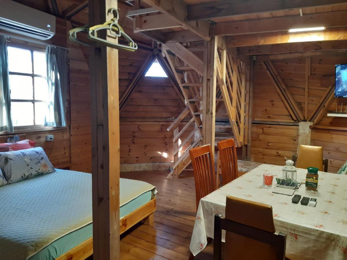בקתת עץ בחורש במנות - דום גיאודזי - Wooden Cabin In Manot Εξωτερικό φωτογραφία