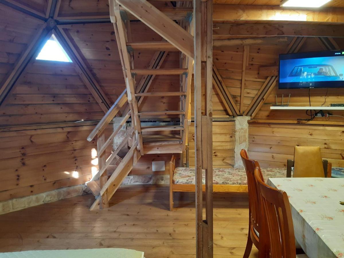 בקתת עץ בחורש במנות - דום גיאודזי - Wooden Cabin In Manot Εξωτερικό φωτογραφία