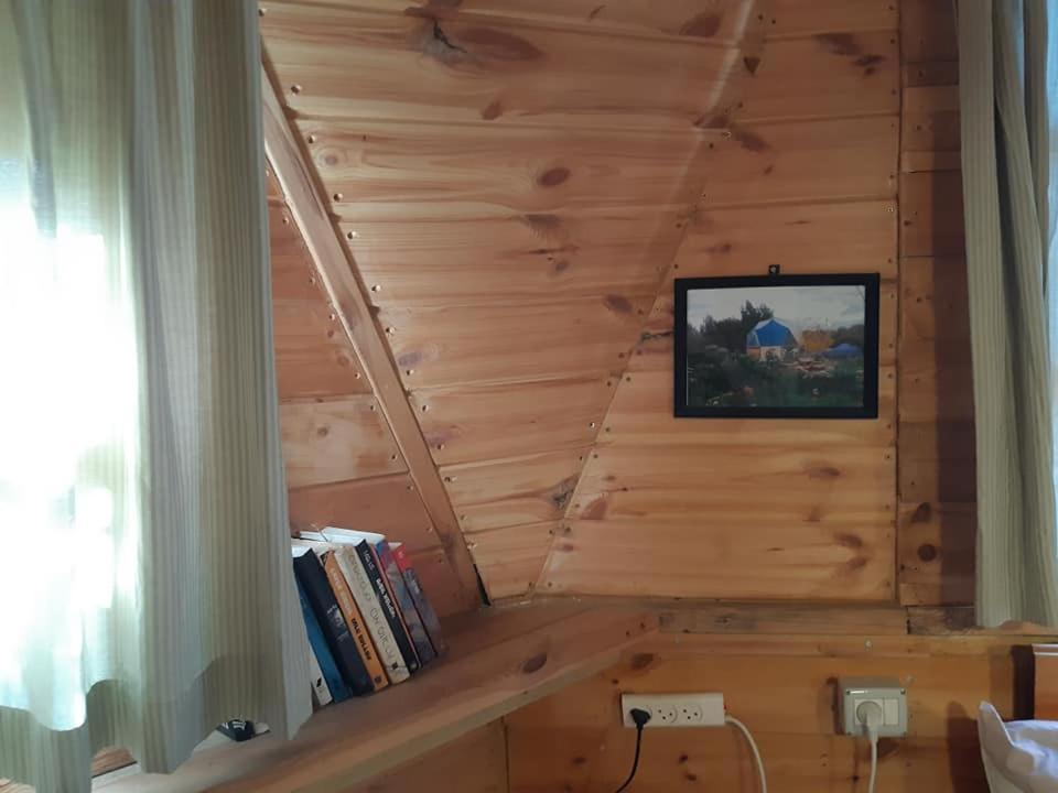 בקתת עץ בחורש במנות - דום גיאודזי - Wooden Cabin In Manot Εξωτερικό φωτογραφία