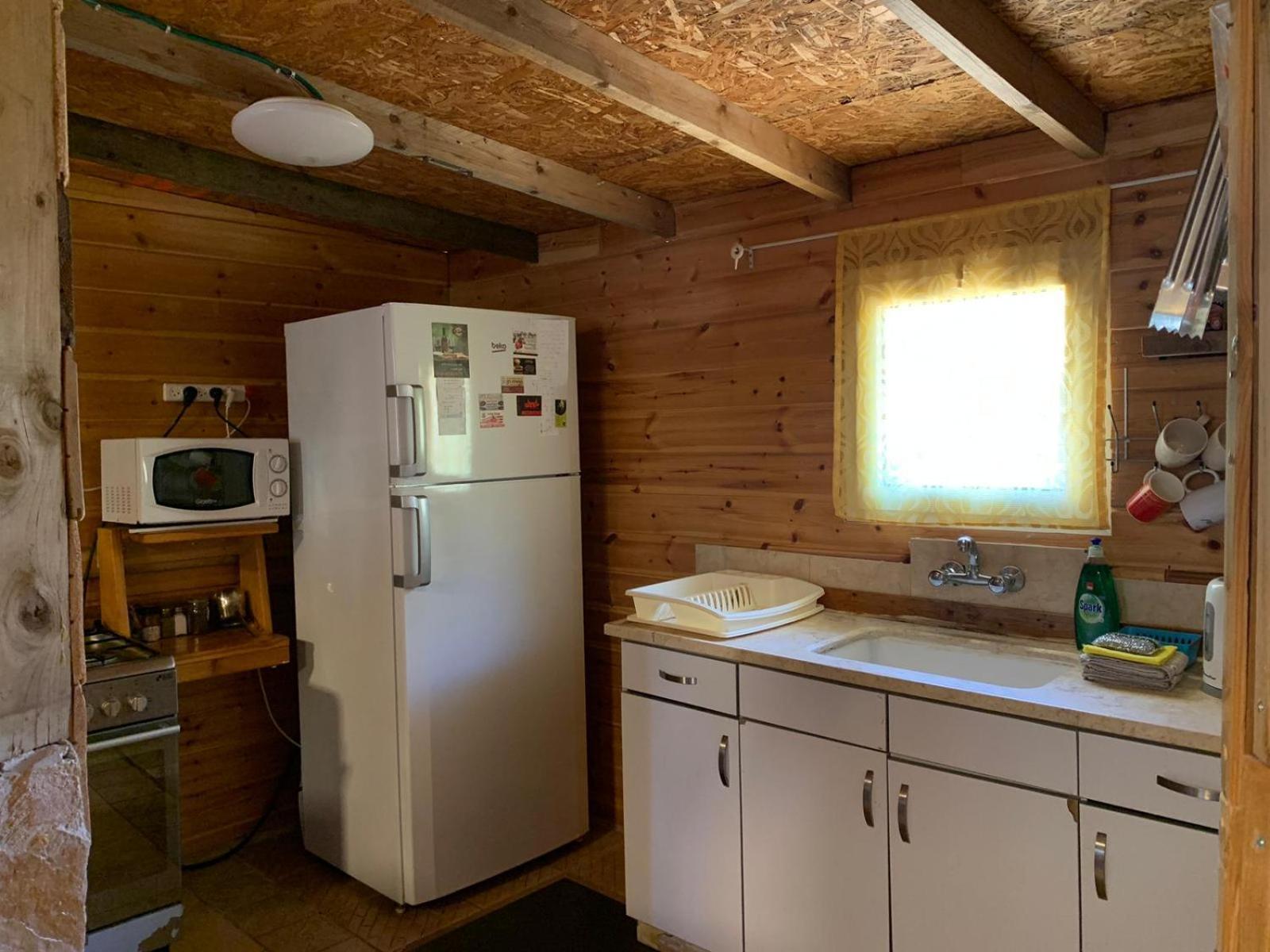 בקתת עץ בחורש במנות - דום גיאודזי - Wooden Cabin In Manot Εξωτερικό φωτογραφία