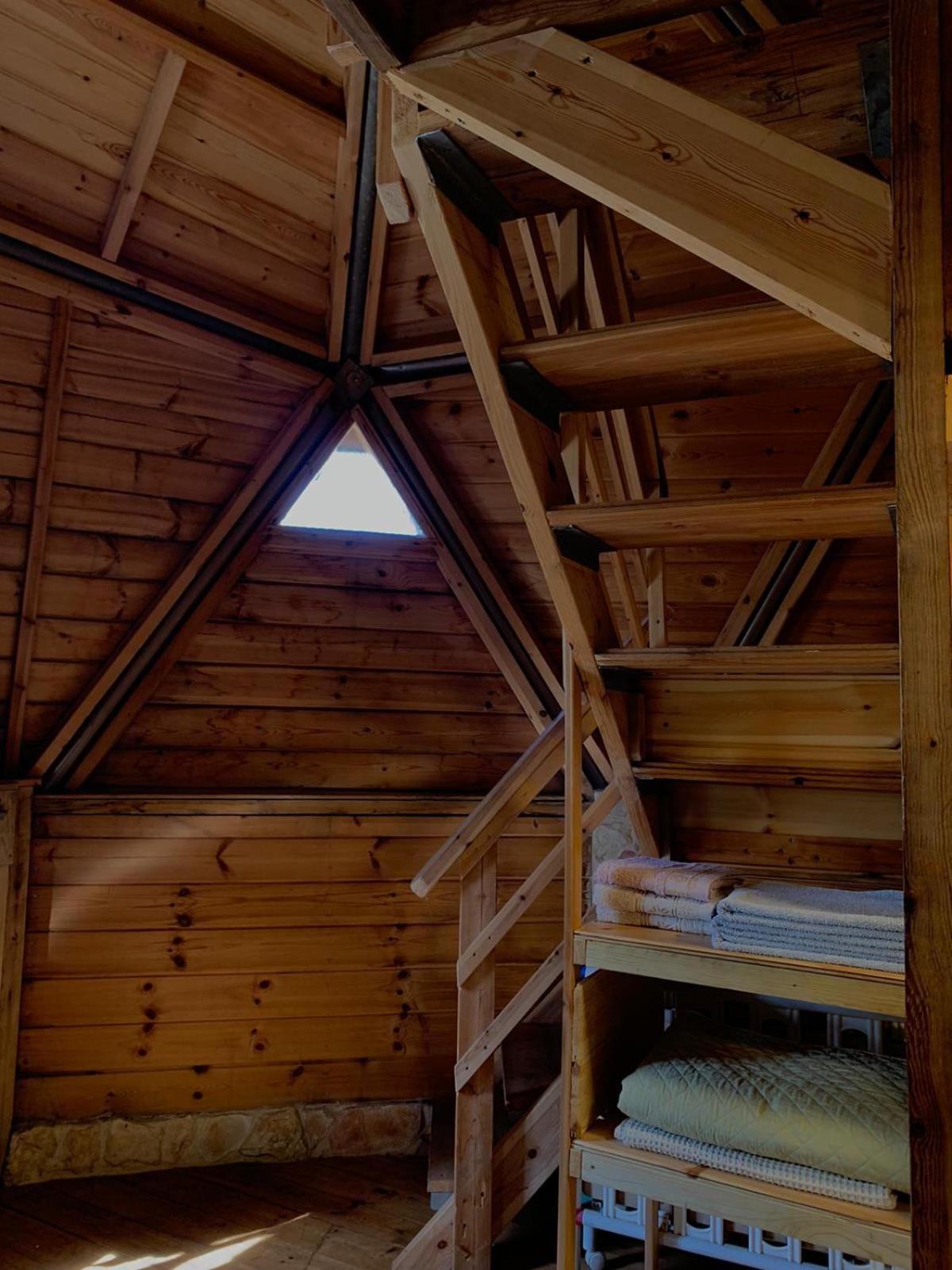 בקתת עץ בחורש במנות - דום גיאודזי - Wooden Cabin In Manot Εξωτερικό φωτογραφία