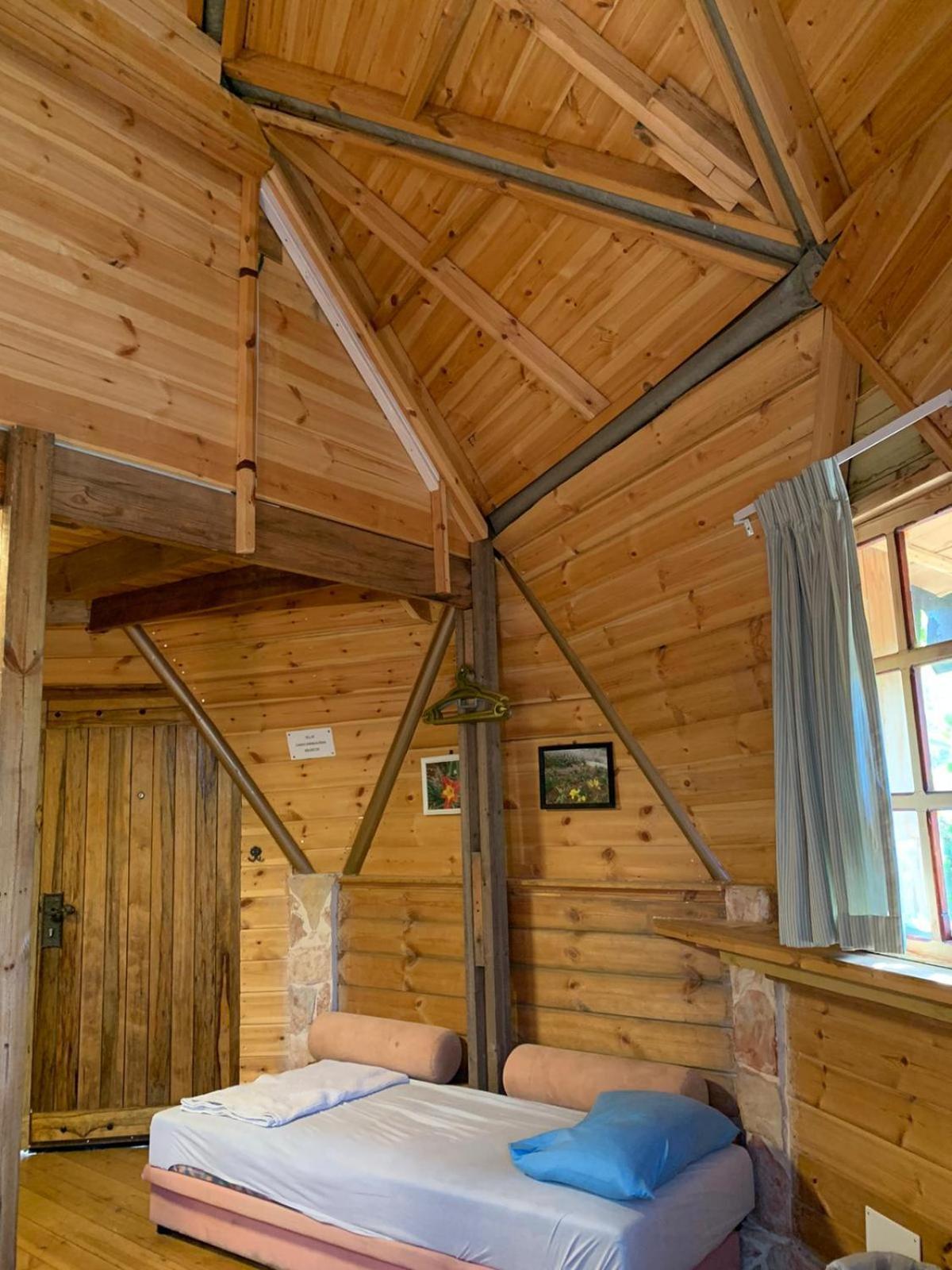 בקתת עץ בחורש במנות - דום גיאודזי - Wooden Cabin In Manot Εξωτερικό φωτογραφία