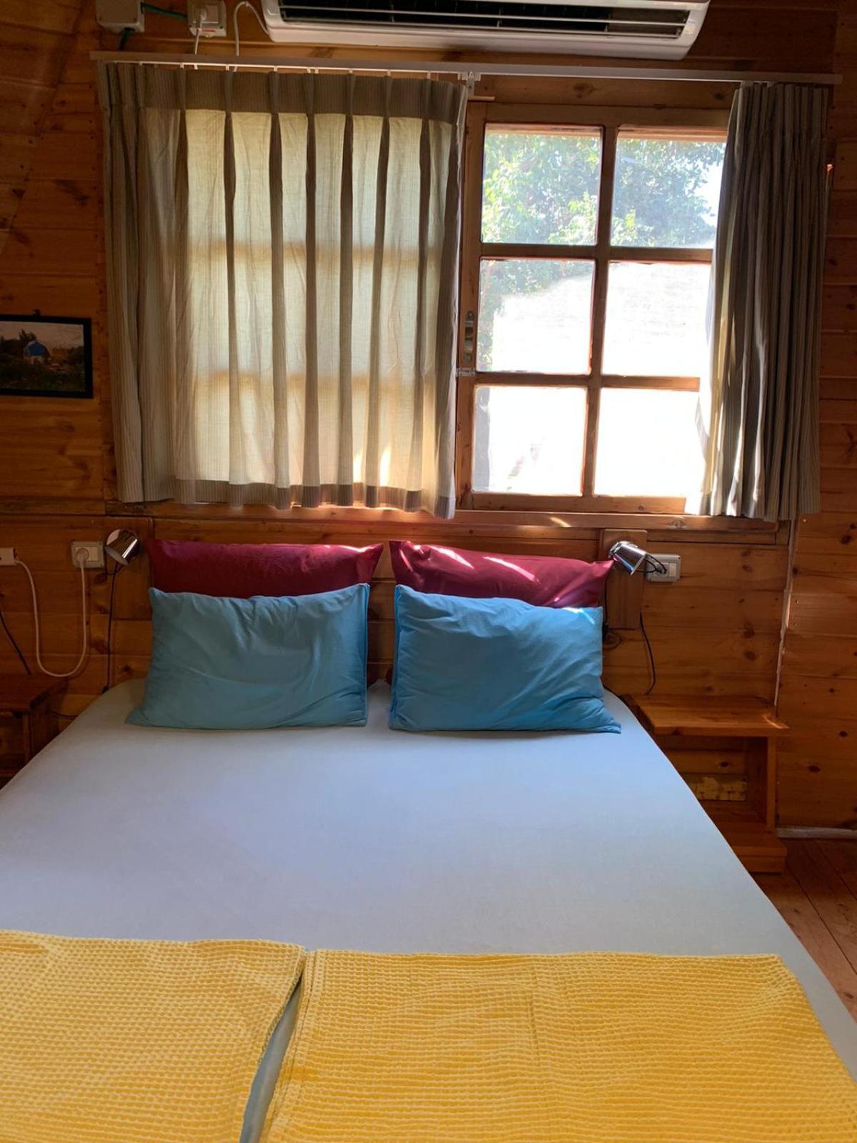 בקתת עץ בחורש במנות - דום גיאודזי - Wooden Cabin In Manot Εξωτερικό φωτογραφία