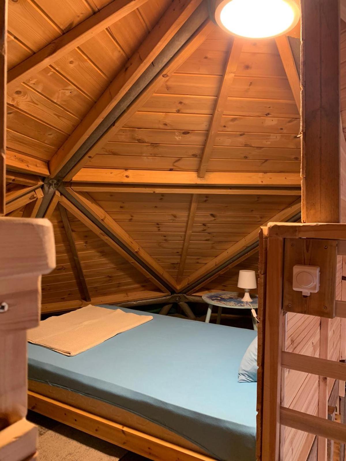 בקתת עץ בחורש במנות - דום גיאודזי - Wooden Cabin In Manot Εξωτερικό φωτογραφία